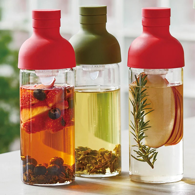 Cold brew teas with a filter in bottle by Hario